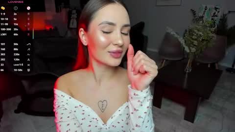 Laura online show from November 4, 1:32 pm