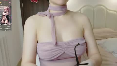 Snapshot of strawberry_loveee chatting on June 29, 1:56 am strawberry_loveee online show from June 29, 1:56 am