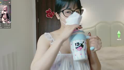Snapshot of strawberry_loveee chatting on July 28, 11:17 am strawberry_loveee online show from July 28, 11:17 am