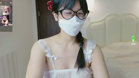 Snapshot of strawberry_loveee chatting on July 28, 3:21 pm strawberry_loveee online show from July 28, 3:21 pm
