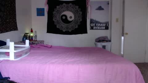 Strawberrylotsacake online show from April 13, 1:05 pm