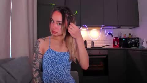 Tati and Lola online show from November 12, 12:05 pm