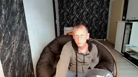 stringslave02 online show from September 14, 5:01 pm