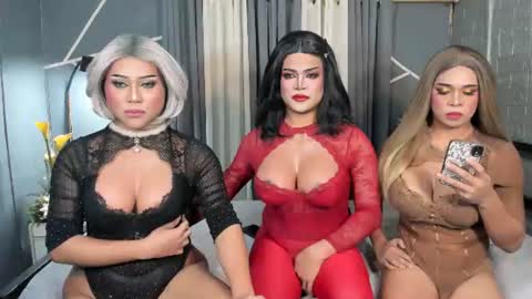 Snapshot of strip_me_baby chatting on July 5, 3:08 pm Stacy online show from July 5, 3:08 pm