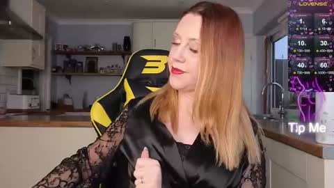 Amorina online show from February 11, 10:15 am