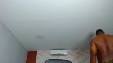 Snapshot of strong_george1 chatting on February 23, 7:07 pm strong_george1 online show from February 23, 7:07 pm