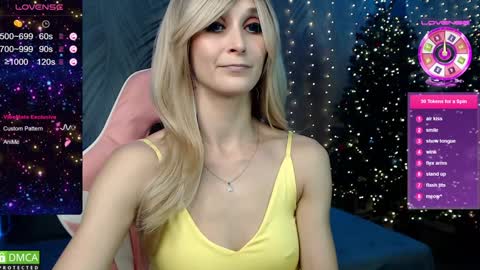 Snapshot of strongalice chatting on December 13, 10:23 pm The best athletic body on the site online show from December 13, 10:23 pm