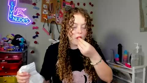 Strwbby online show from June 25, 3:28 am