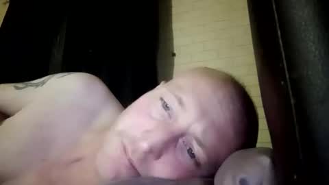 stu_art83 online show from April 19, 7:38 pm