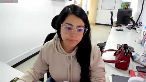 Snapshot of studcb_ chatting on June 15, 8:22 pm studcb_ online show from June 15, 8:22 pm