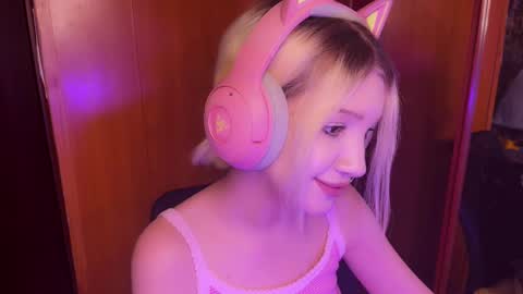 stuffy_ri online show from December 8, 2:39 am