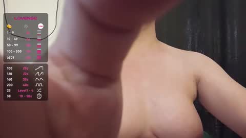 Snapshot of stunnerasha chatting on October 6, 4:43 am IG livinlavidakhai online show from October 6, 4:43 am