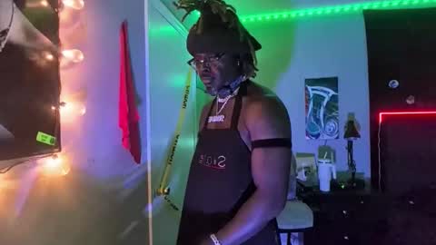 Snapshot of suavechocolatecity chatting on November 17, 1:33 am Hot Chocolate online show from November 17, 1:33 am