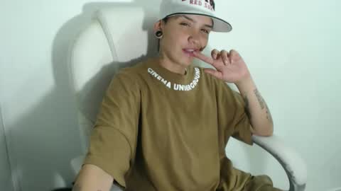 Snapshot of subgirlrs chatting on October 20, 3:07 am subgirlrs online show from October 20, 3:07 am