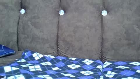 Snapshot of submissive_slut001 chatting on January 10, 6:49 pm submissive_slut001 online show from January 10, 6:49 pm