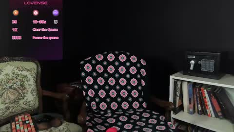 Snapshot of suburban_sickness chatting on May 27, 4:37 pm Polly online show from May 27, 4:37 pm