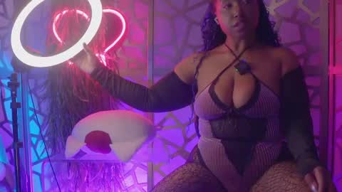Snapshot of succubus_rosemilk chatting on April 27, 2:09 am Succubus RoseMilk online show from April 27, 2:09 am