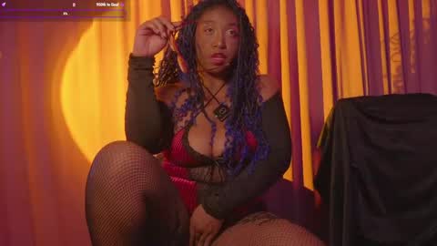 Snapshot of succubus_rosemilk chatting on May 17, 3:04 am Succubus RoseMilk online show from May 17, 3:04 am