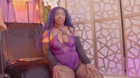 Snapshot of succubus_rosemilk chatting on June 7, 9:40 pm Succubus RoseMilk online show from June 7, 9:40 pm