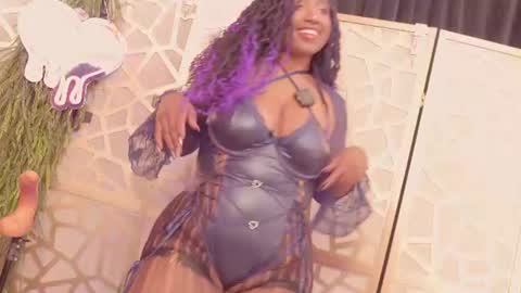 Snapshot of succubus_rosemilk chatting on June 12, 11:35 pm Succubus RoseMilk online show from June 12, 11:35 pm