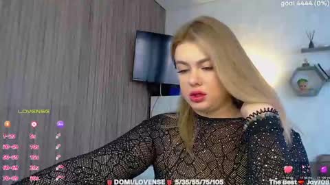 suchcute_ online show from February 24, 3:48 am