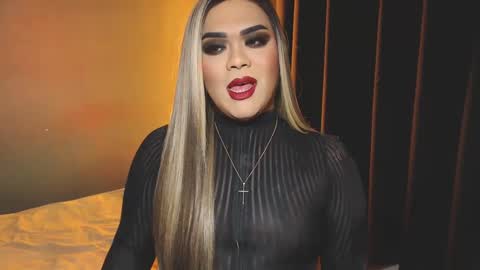 Snapshot of suckablecockoffreya chatting on December 18, 6:14 pm JADE ELYSE online show from December 18, 6:14 pm