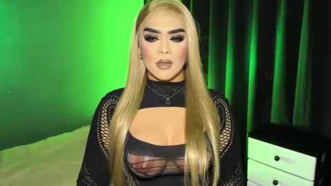 Snapshot of suckablecockoffreya chatting on February 9, 1:20 am JADE ELYSE online show from February 9, 1:20 am