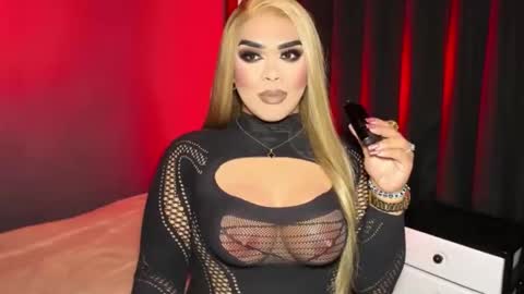 Snapshot of suckablecockoffreya chatting on February 15, 1:52 pm JADE ELYSE online show from February 15, 1:52 pm