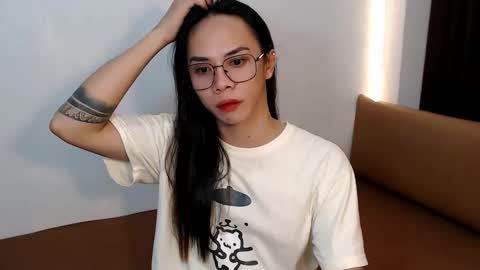 Snapshot of suckablemistress4u chatting on November 3, 5:09 am SELF SUCKER ALICIA online show from November 3, 5:09 am