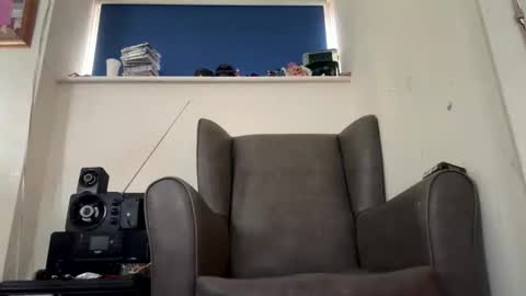 suckcockyh online show from November 12, 9:42 am