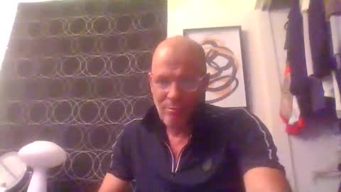 SUCKITU812 online show from December 21, 8:32 am