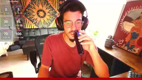 Snapshot of suckmyshroom22 chatting on July 30, 11:59 pm Mario online show from July 30, 11:59 pm