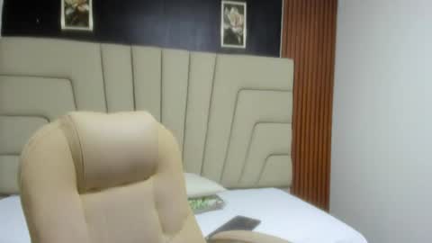 Snapshot of sue_stark chatting on August 3, 7:50 pm sue_stark online show from August 3, 7:50 pm
