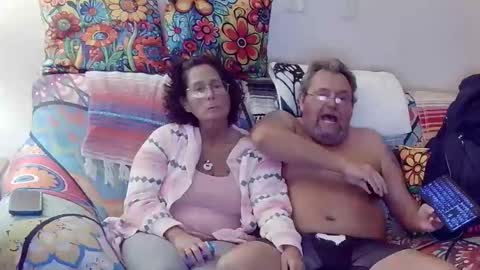 Snapshot of suenixon chatting on January 10, 12:23 am suenixon online show from January 10, 12:23 am