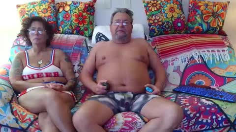 Snapshot of suenixon chatting on February 6, 2:09 pm suenixon online show from February 6, 2:09 pm