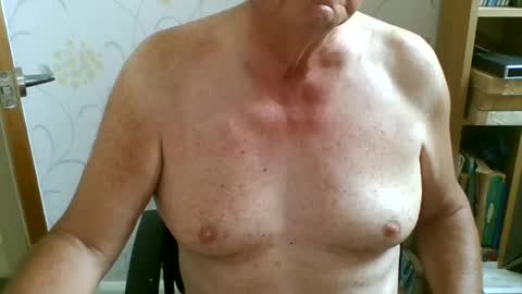 suffolkboy4 online show from July 31, 6:57 am