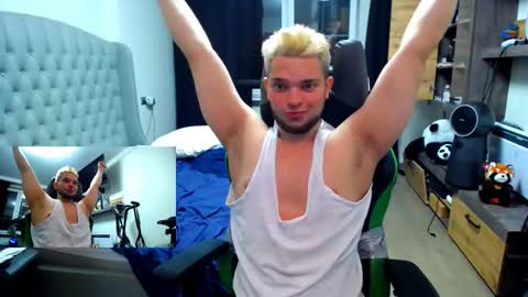 Snapshot of sugar_baby_twunk chatting on November 8, 9:02 pm sugar_baby_twunk online show from November 8, 9:02 pm