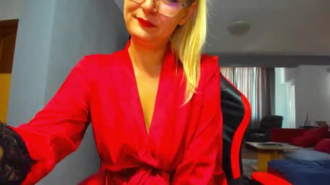 Snapshot of sugar_mayy chatting on September 23, 8:17 am May online show from September 23, 8:17 am