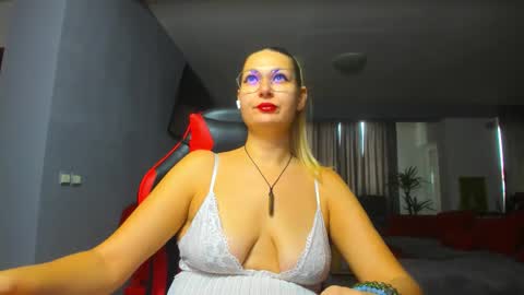 Snapshot of sugar_mayy chatting on November 19, 9:31 am May online show from November 19, 9:31 am