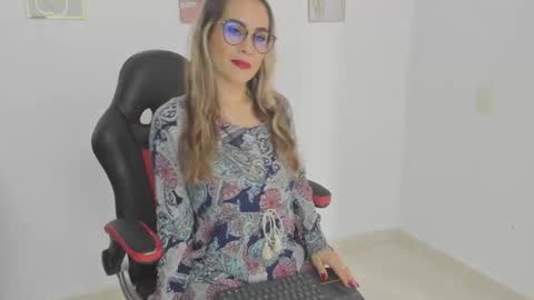 sugar_milff online show from November 28, 1:36 pm