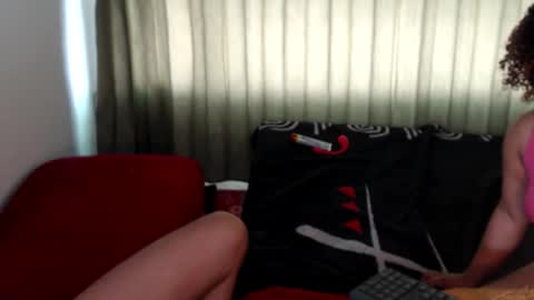 suggabrown_ online show from October 25, 3:40 pm