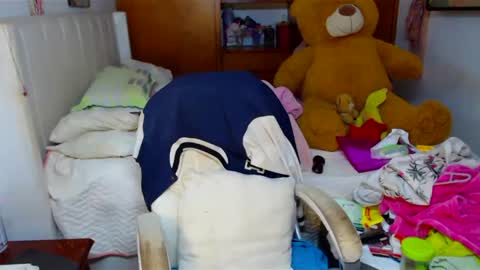 Snapshot of suggarbaby1 chatting on December 25, 7:35 am Cami Back in 2 hours online show from December 25, 7:35 am