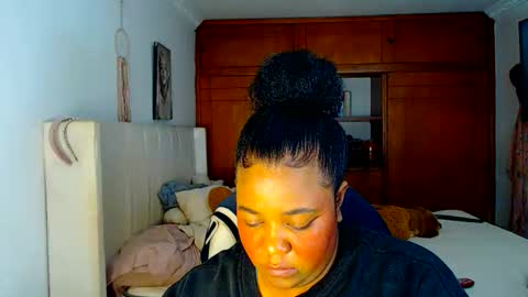 Snapshot of suggarbaby1 chatting on December 5, 7:06 am Cami Back in 2 hours online show from December 5, 7:06 am