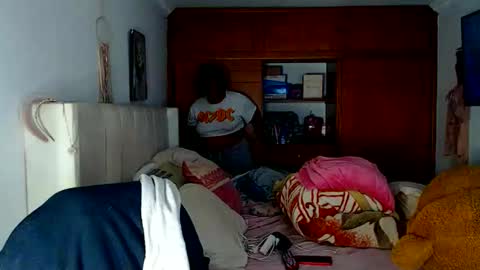 Snapshot of suggarbaby1 chatting on June 11, 4:32 am Cami Back in 2 hours online show from June 11, 4:32 am