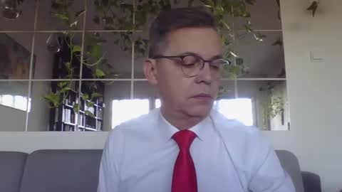 Snapshot of suit_elegant chatting on January 30, 8:22 am Suit tie horny online show from January 30, 8:22 am