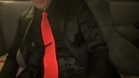 Snapshot of suitfetishez chatting on February 20, 7:43 am suitfetishez online show from February 20, 7:43 am