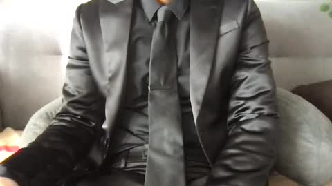 Snapshot of suitfetishez chatting on February 23, 6:27 pm suitfetishez online show from February 23, 6:27 pm