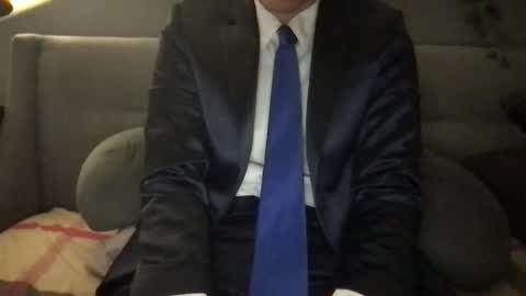 Snapshot of suitfetishez chatting on March 6, 5:48 am suitfetishez online show from March 6, 5:48 am