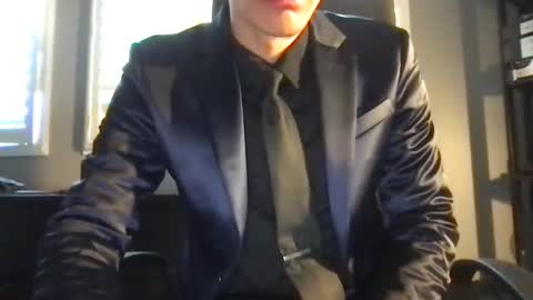 Snapshot of suitfetishez chatting on March 23, 5:17 pm suitfetishez online show from March 23, 5:17 pm