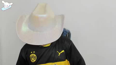 Snapshot of sukmiboy chatting on October 16, 12:33 am LEO online show from October 16, 12:33 am